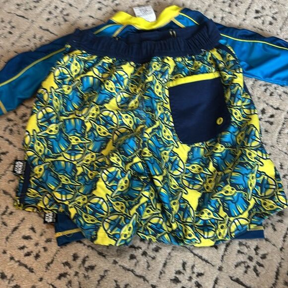 Disney Store Star Wars: The Mandalorian Swim Trunks and Rashguard Boys Sz 5/6 - Picture 8 of 8